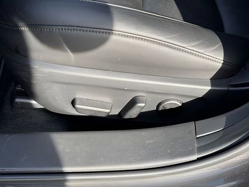 Used 2022 MAZDA MAZDA3 s image 21