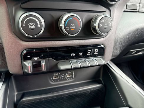 Used 2021 RAM 2500 Big Horn w/ Night Edition AWD/4WD image 19
