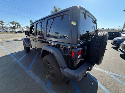 Used 2018 Jeep Wrangler Unlimited Sport image 6