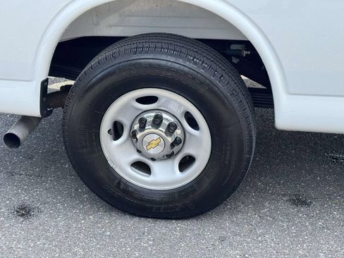 Used 2025 Chevrolet Express 3500 LT w/ LT Preferred Equipment Group RWD image 9