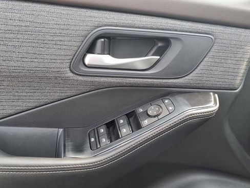 Used 2023 Nissan Rogue SV image 15