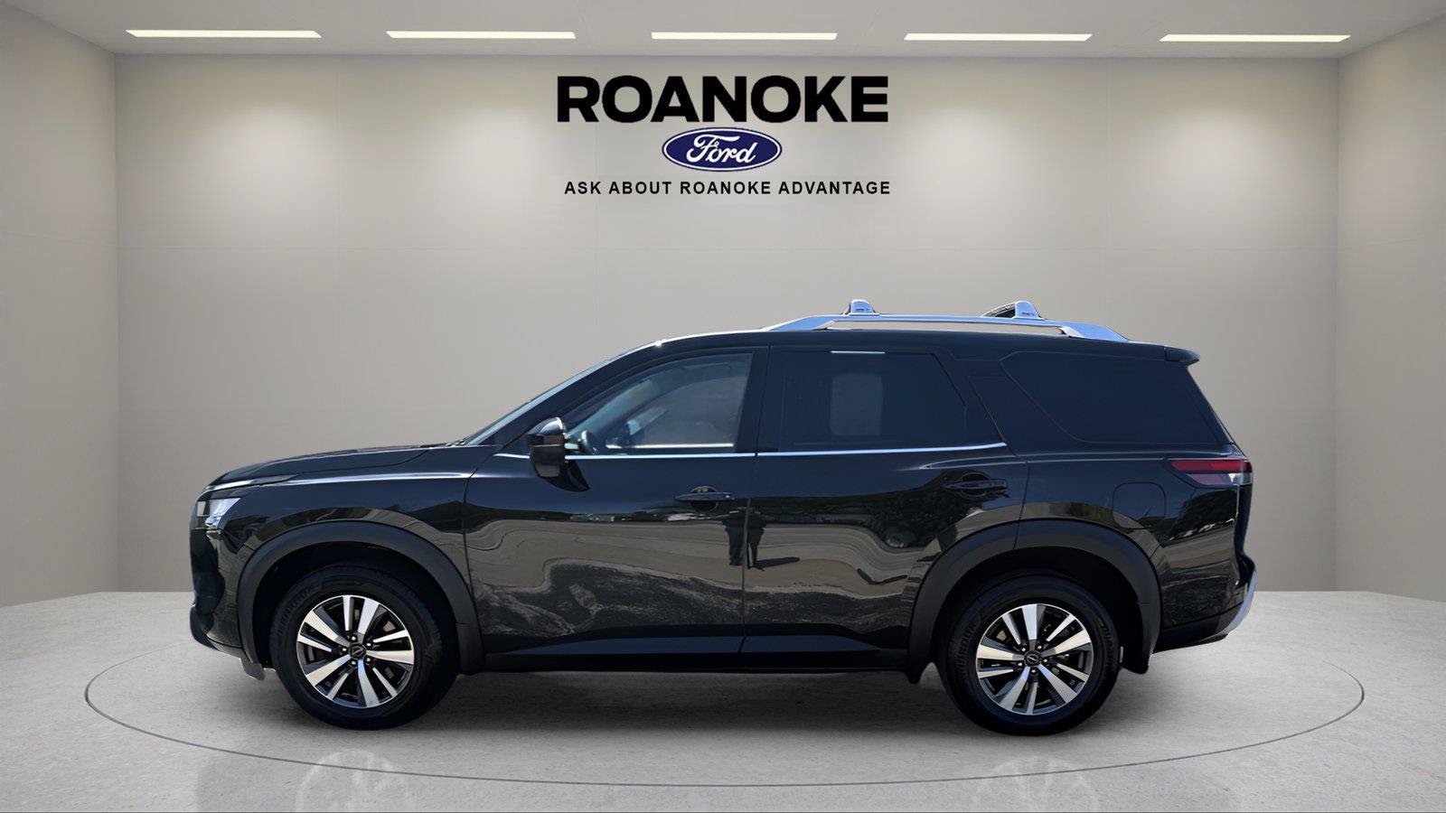 Used 2024 Nissan Pathfinder SL AWD/4WD image 12