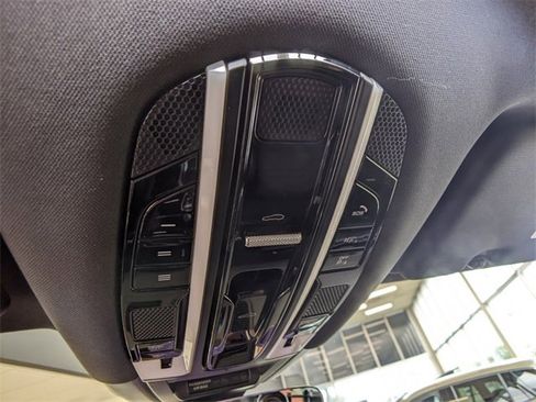 Used 2019 Porsche Cayenne S image 17