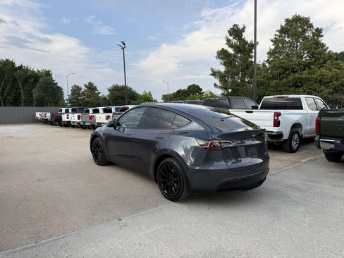 Used 2023 Tesla Model Y AWD image 4