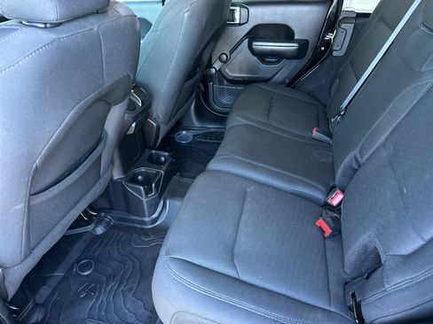 Used 2019 Jeep Wrangler Unlimited Sport AWD/4WD image 11