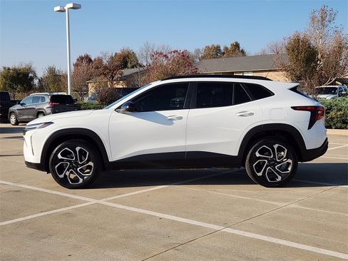 Used 2025 Chevrolet Trax RS w/ Driver Confidence Package image 5