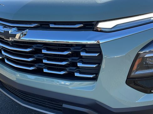 New 2026 Chevrolet Equinox LT w/ Convenience Package II AWD/4WD image 9