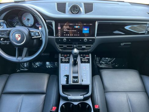 Used 2023 Porsche Macan S AWD/4WD image 3