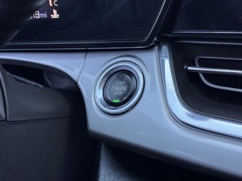 Used 2025 Chevrolet Trax LT FWD image 31