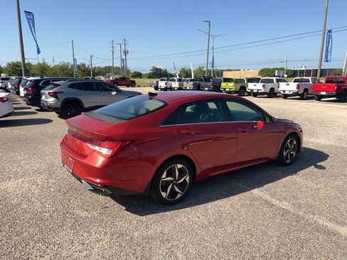 Used 2022 Hyundai Elantra Limited image 8
