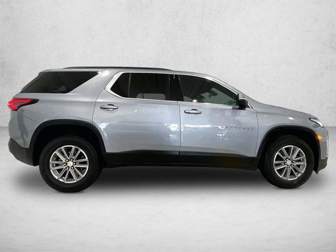 Used 2023 Chevrolet Traverse LT FWD image 5
