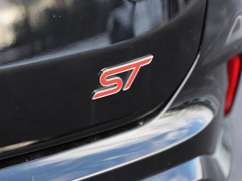 Used 2019 Ford Edge ST w/ Convenience Package image 10