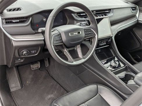 Certified 2024 Jeep Grand Cherokee L Limited w/ Luxury Tech Group II image 11