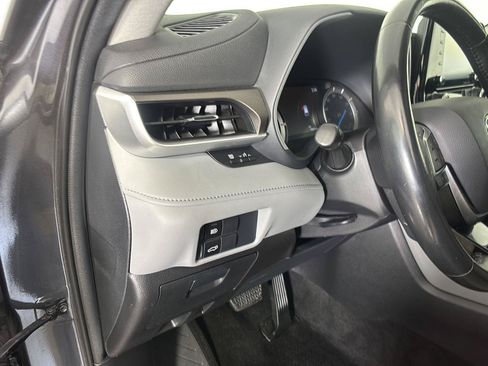Used 2021 Toyota Highlander XLE AWD/4WD image 29