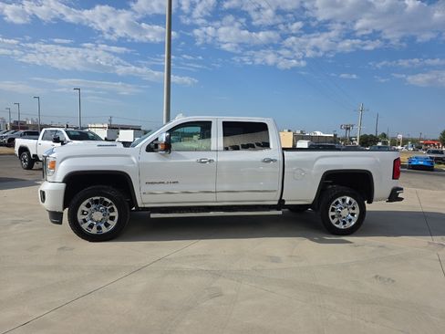 Used 2019 GMC Sierra 2500 Denali w/ Duramax Plus Package AWD/4WD image 4