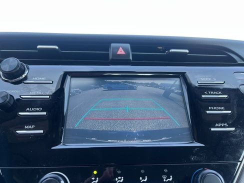 Used 2019 Toyota Camry LE FWD image 18