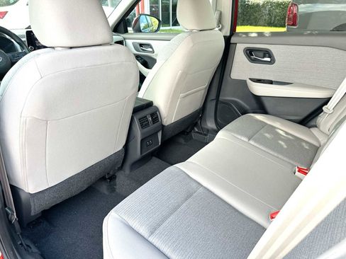 Used 2023 Nissan Rogue SV image 24