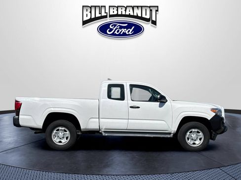 Used 2018 Toyota Tacoma SR RWD image 2