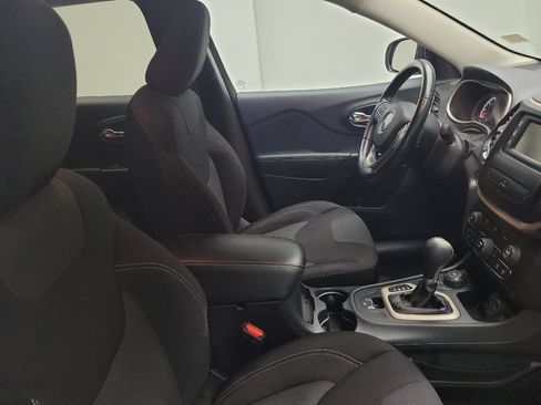 Used 2015 Jeep Cherokee Latitude AWD/4WD image 21