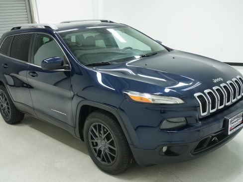 Used 2014 Jeep Cherokee Latitude FWD image 3