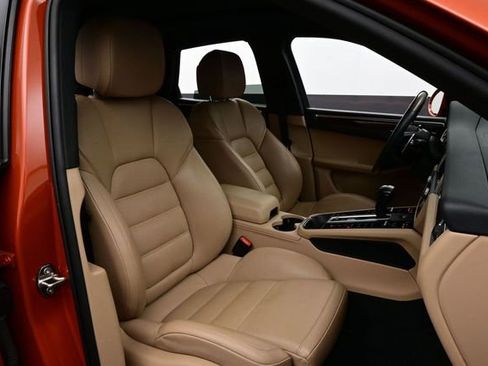 Certified 2023 Porsche Macan S AWD/4WD image 17