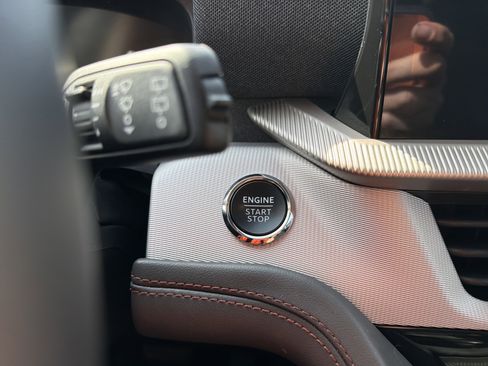 Used 2025 Ford Explorer Active image 18