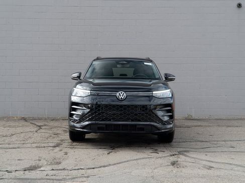 New 2026 Volkswagen Tiguan SE R-Line image 2