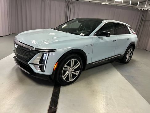Used 2024 Cadillac Lyriq Tech AWD/4WD image 3