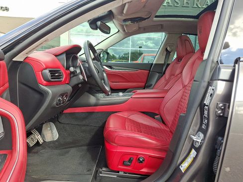 Used 2019 Maserati Levante Trofeo image 13