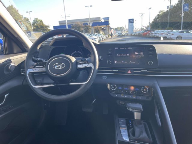 Certified 2023 Hyundai Elantra Blue FWD image 14
