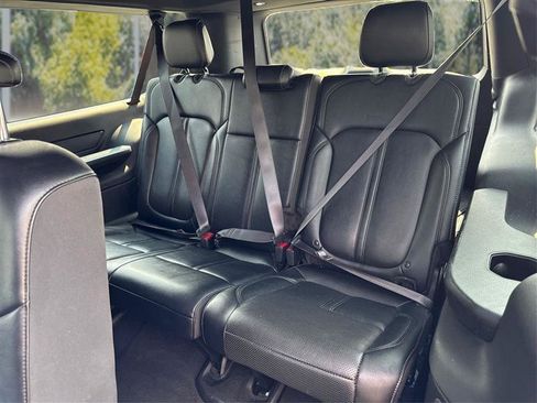 Used 2024 Jeep Wagoneer L Series II w/ Flexible Seating Group AWD/4WD image 32