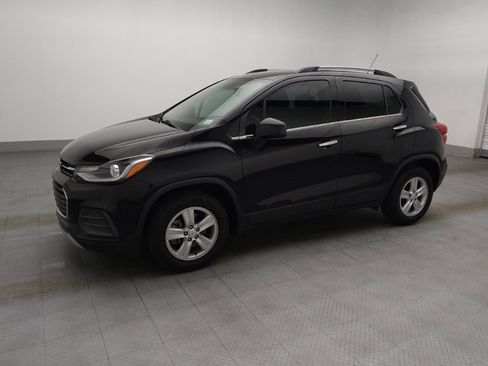 Used 2020 Chevrolet Trax LT w/ LT Convenience Package FWD image 2