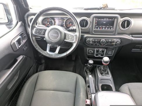 Used 2018 Jeep Wrangler Unlimited Sahara w/ Cold Weather Group AWD/4WD image 15