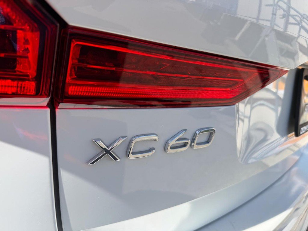 Used 2022 Volvo XC60 B5 Momentum AWD/4WD image 59