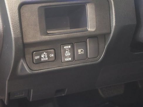 Used 2019 Toyota Tacoma SR5 AWD/4WD image 13