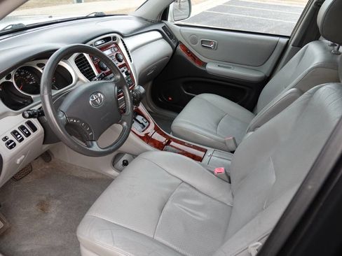 Used 2005 Toyota Highlander Limited AWD/4WD image 4