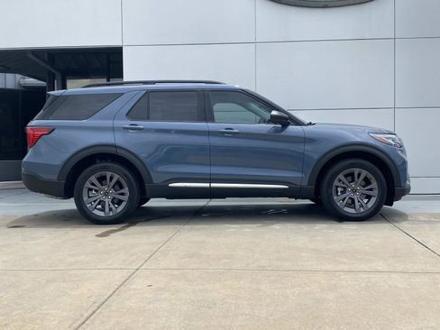Used 2025 Ford Explorer Active w/ Active Comfort Package AWD/4WD image 3