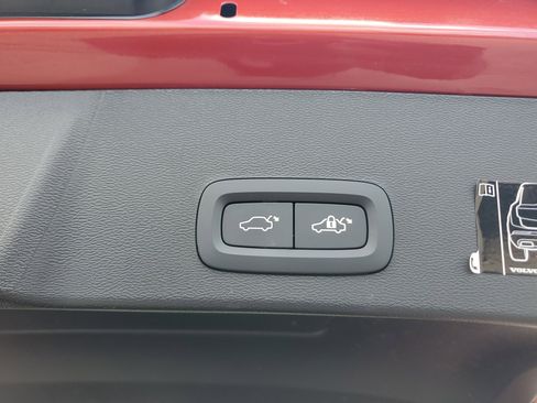 Used 2021 Volvo XC40 P8 Recharge w/ Advanced Package image 13