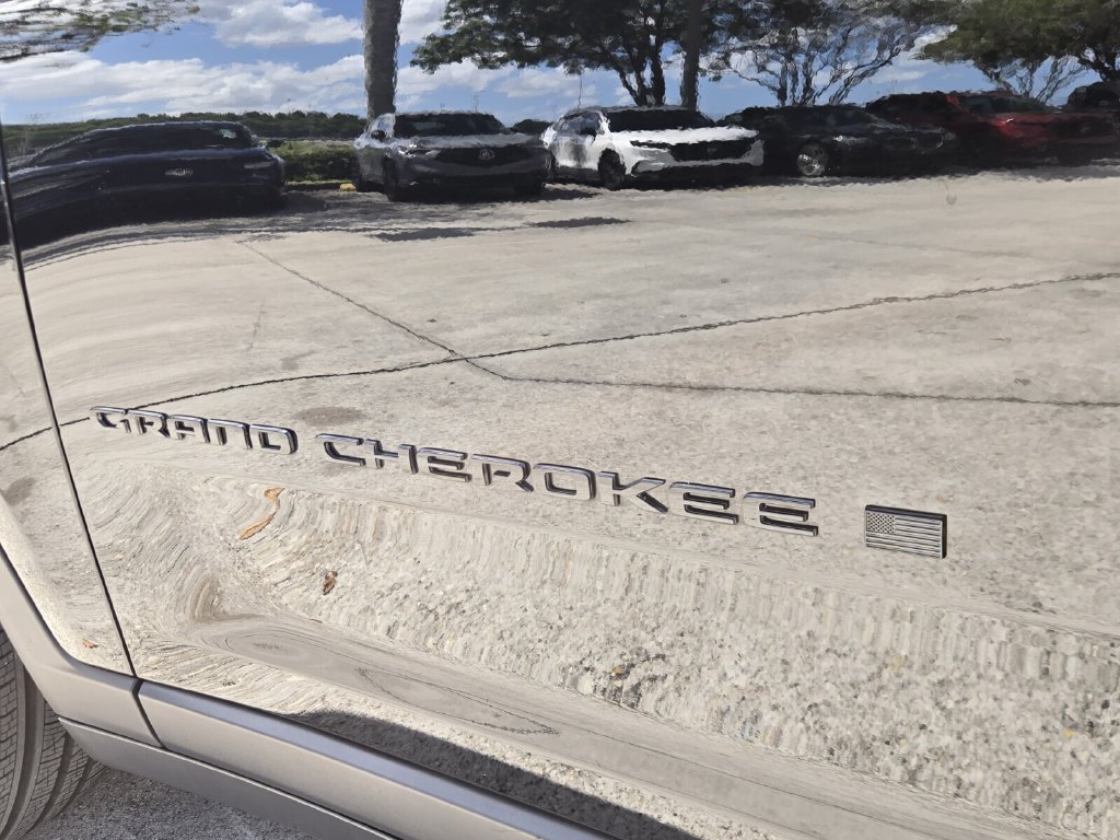 Used 2026 Jeep Grand Cherokee Limited w/ Limited Altitude Package RWD image 15