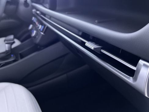 Used 2025 Hyundai Santa Cruz SE image 31