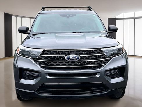 Used 2020 Ford Explorer XLT AWD/4WD image 2