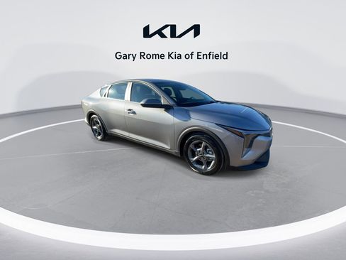 Used 2025 Kia K4 LXS image 2