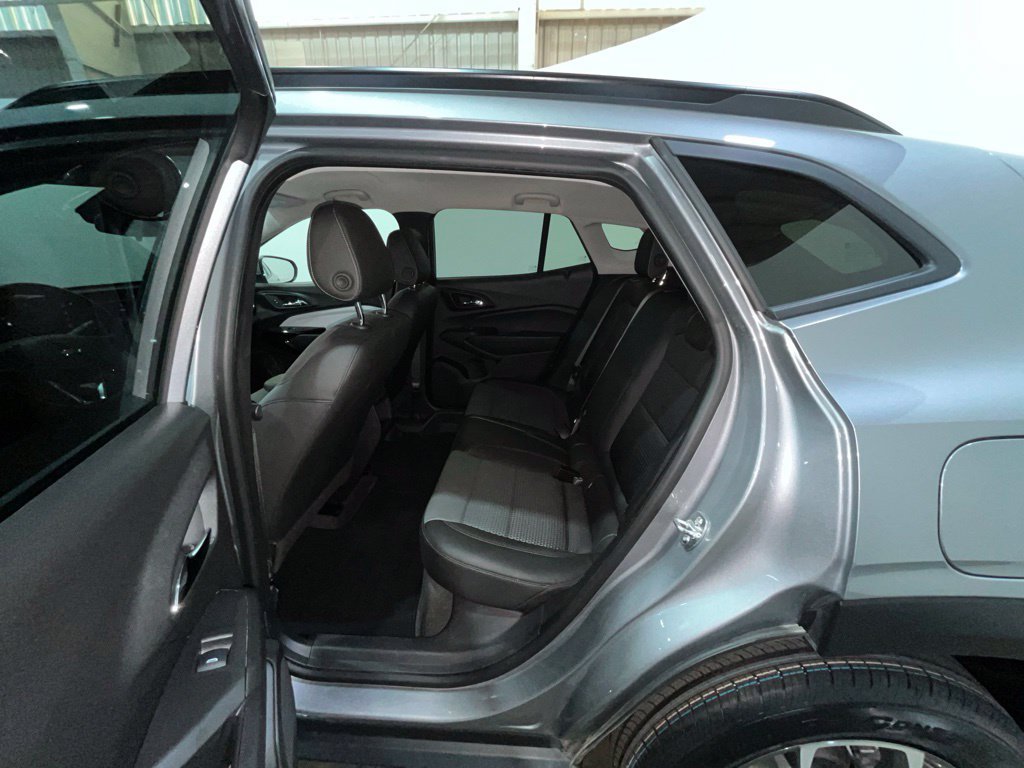 Certified 2025 Chevrolet Trax LT w/ LT Convenience Package FWD image 18