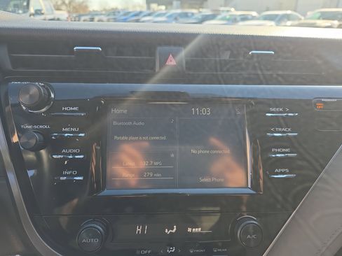 Used 2018 Toyota Camry SE image 24