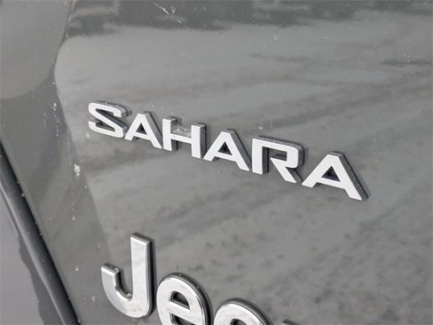 Used 2020 Jeep Wrangler Unlimited Sahara image 12
