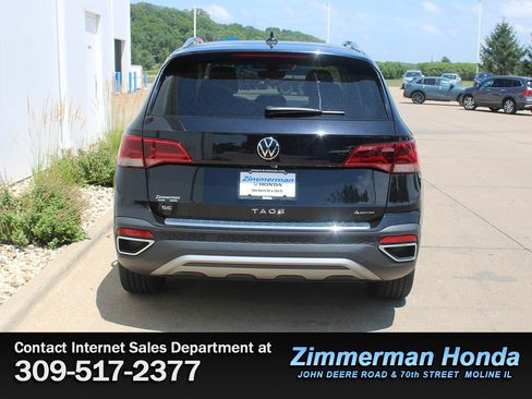 Used 2023 Volkswagen Taos SE w/ Panoramic Sunroof Package AWD/4WD image 5