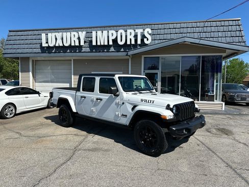 Used 2021 Jeep Gladiator Sport image 2