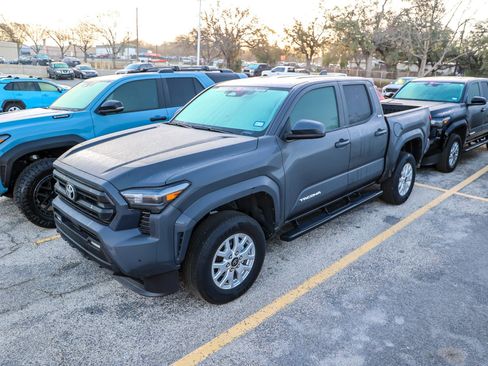Used 2025 Toyota Tacoma SR5 w/ SR5 Upgrade Package image 3