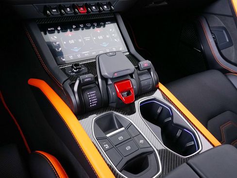 Used 2026 Lamborghini Urus SE AWD/4WD image 29