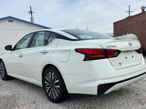 Used 2025 Nissan Altima 2.5 SV image 10